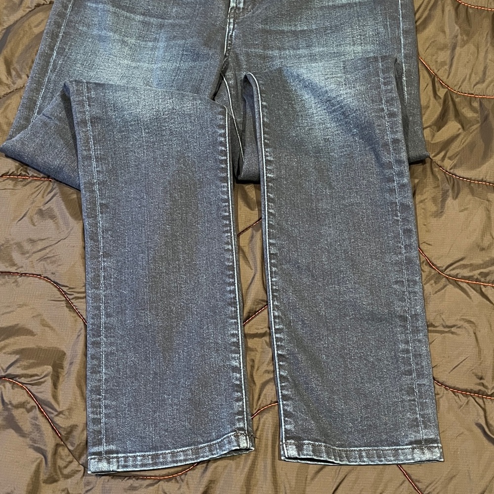 Monfrere Denim - Picture 9 of 9